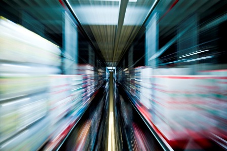 Il magazzino è predisposto sia per il deposito di 146 palette l'ora provenienti dalla produzione e di 60 palette al giorno provenienti dall'entrata delle merci, sia per il prelievo di 165 palette l'ora