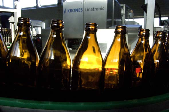 L'ispezionatrice per bottiglie vuote Linatronic 735 dispone di un equipaggiamento completo.
