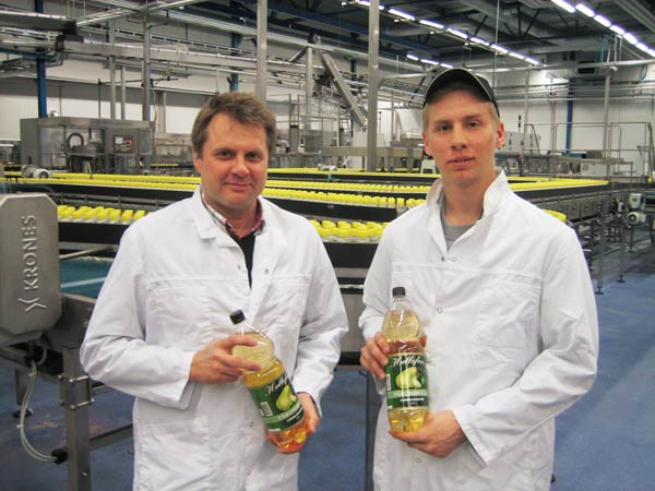 Mats Holmstrand (a sinistra) rappresenta già la terza generazione alla guida dell'azienda, e suo figlio Johannes proseguirà la tradizione di famiglia come quarta generazione