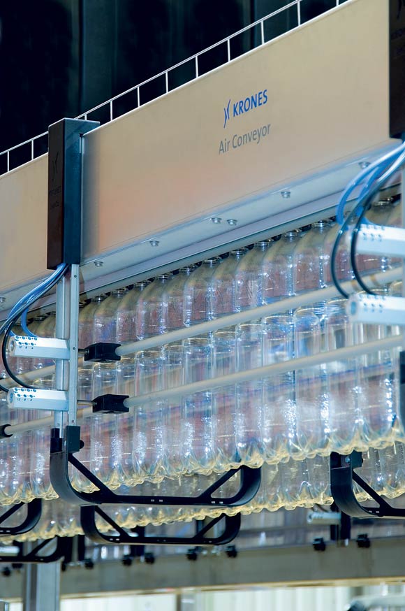   La struttura del nuovo sistema di guida triangolare consente di evitare che le bottiglie si incastrino al suo interno