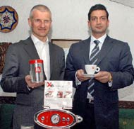 ANDREA ILLY capo DI ILLYCAFFè E ROHIT NARANG capo della narang group ufficializzano con una presentazione il nuovo accordo per la apertura in India dei coffee shop a insegna Espressamente illy – illycaffè ANDREA ILLY capo DI ILLYCAFFè E ROHIT NARANG capo della narang group ufficializzano con una presentazione il nuovo accordo per la apertura in India dei coffee shop a insegna Espressamente illy – illycaffè