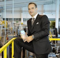 Alberto Bertone Proprietario Amministratore Unico Acqua Minerale Sant'Anna di Vinadio con bottiglia Biodegradabile