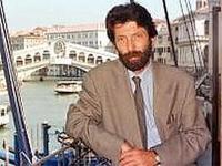 LA STAMPA DENUNCIA : COCA-COLA SI BEVE VENEZIA. -LE PRECISAZIONI DI CACCIARI. -LE PROTESTE DEI GROSSITI BEVANDE E DELLA LEGA 