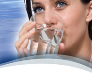Donna Water coller dispenser beve Acqua