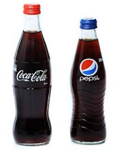 Bottiglietta sinuosa Coca-Cola Pepsy Coke disputa guerra plagio design