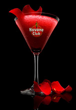 HAVANA CLUB OLD ROSE DAIQUIRI cocktail San Valentino Rendering 3d petali rose rosse