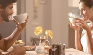 NESCAF� RITORNA IN COMUNICAZIONE CON LO SPOT NESCAF� CAFF� PER LATTE