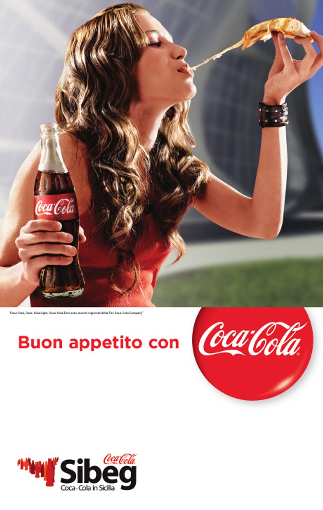 Sibeg ragazza con pizza e Coca-cola